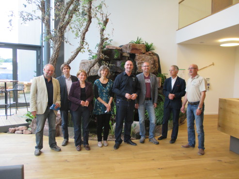 - Firma TARTLER GmbH - v.l.n.r.: Jürgen Zinn, Frank Diefenbach, Petra Neubert, Elisabeth Bühler-Kowarsch, Michael Welter, Kai Klose, MdL, Horst Kowarsch und Klaus Wölfelschneider