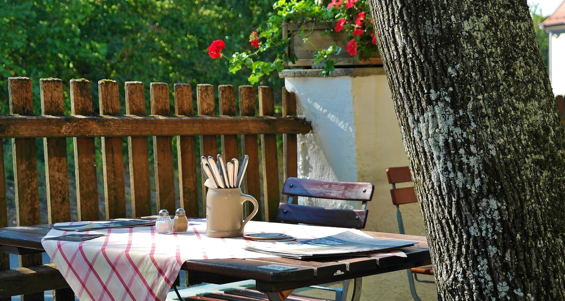 beer-garden-1670028_1920